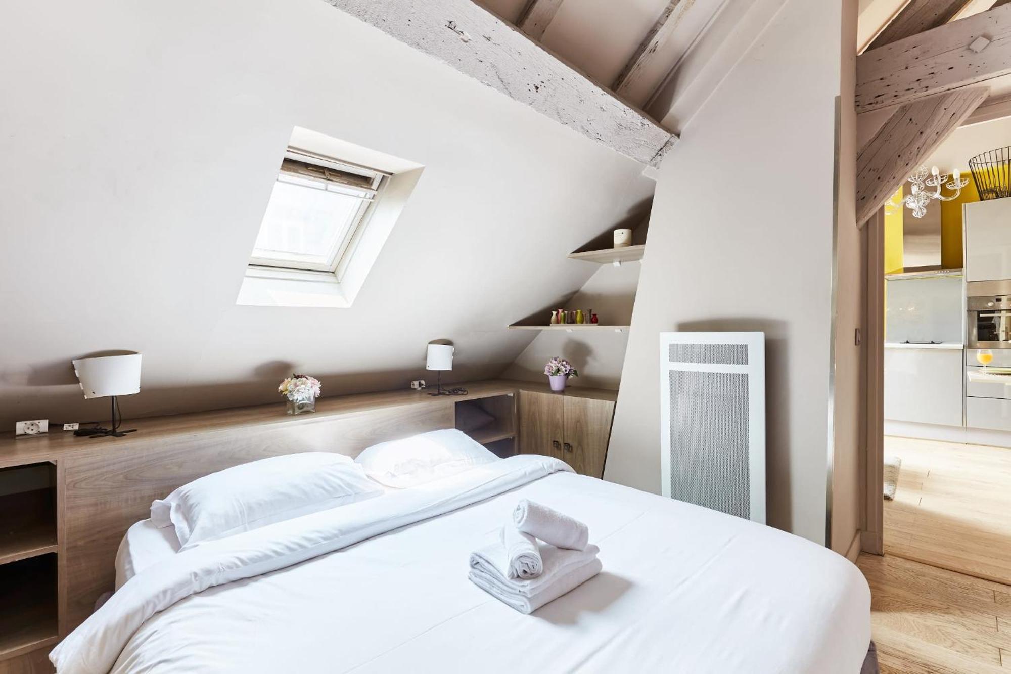 Place Des Vosges - 1Br With Balcony - Cityapartmentstay Paris Eksteriør billede